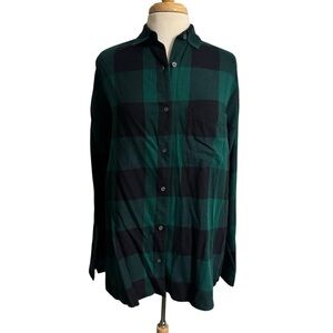 Old Navy Women's Boyfriend Flannel Green and Black Plaid Button Down Shirt
